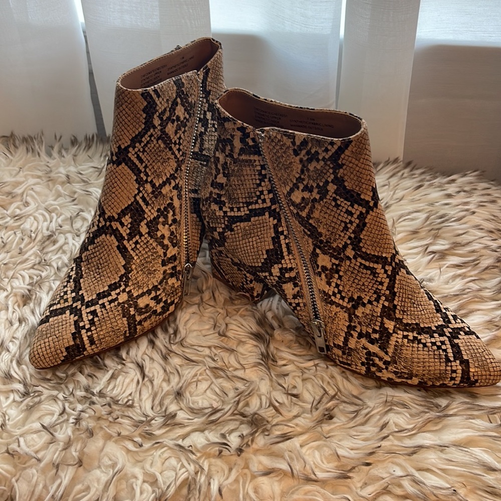 Not Available ••• Steve Madden Woman’s Ankle Boots Size: 7.5 - Picture 4 of 4